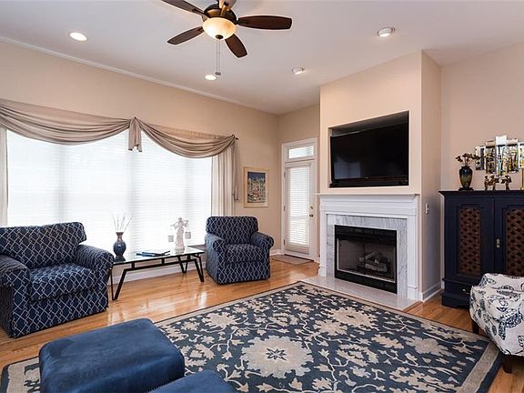 4th image of 405 Turnberry Dr