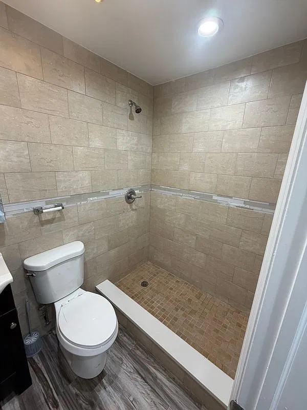 3 bed, 2.0 bath, 950 sqft, $3,777 — Photo 2