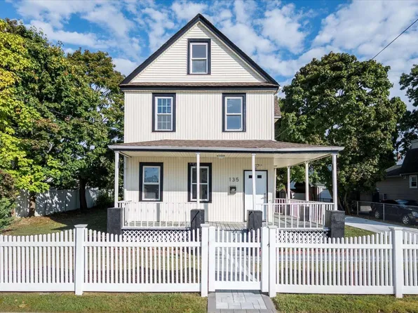 135 E Dean Street, Freeport, NY 11520