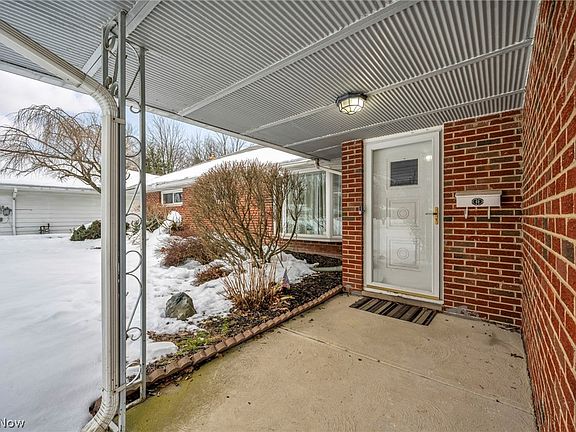 3rd image of 498 Jeannette Dr