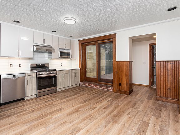 3rd image of 479 9th St #1