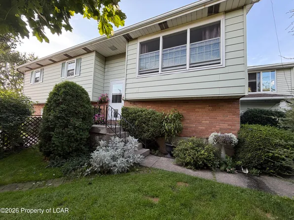 853 Hanover Ct, Hazleton, PA 18201