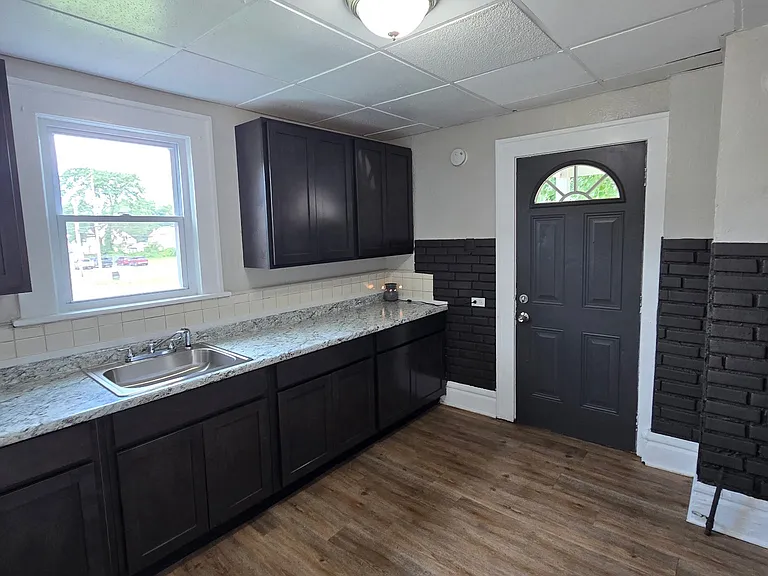 305 Cole Ave — Photo 8