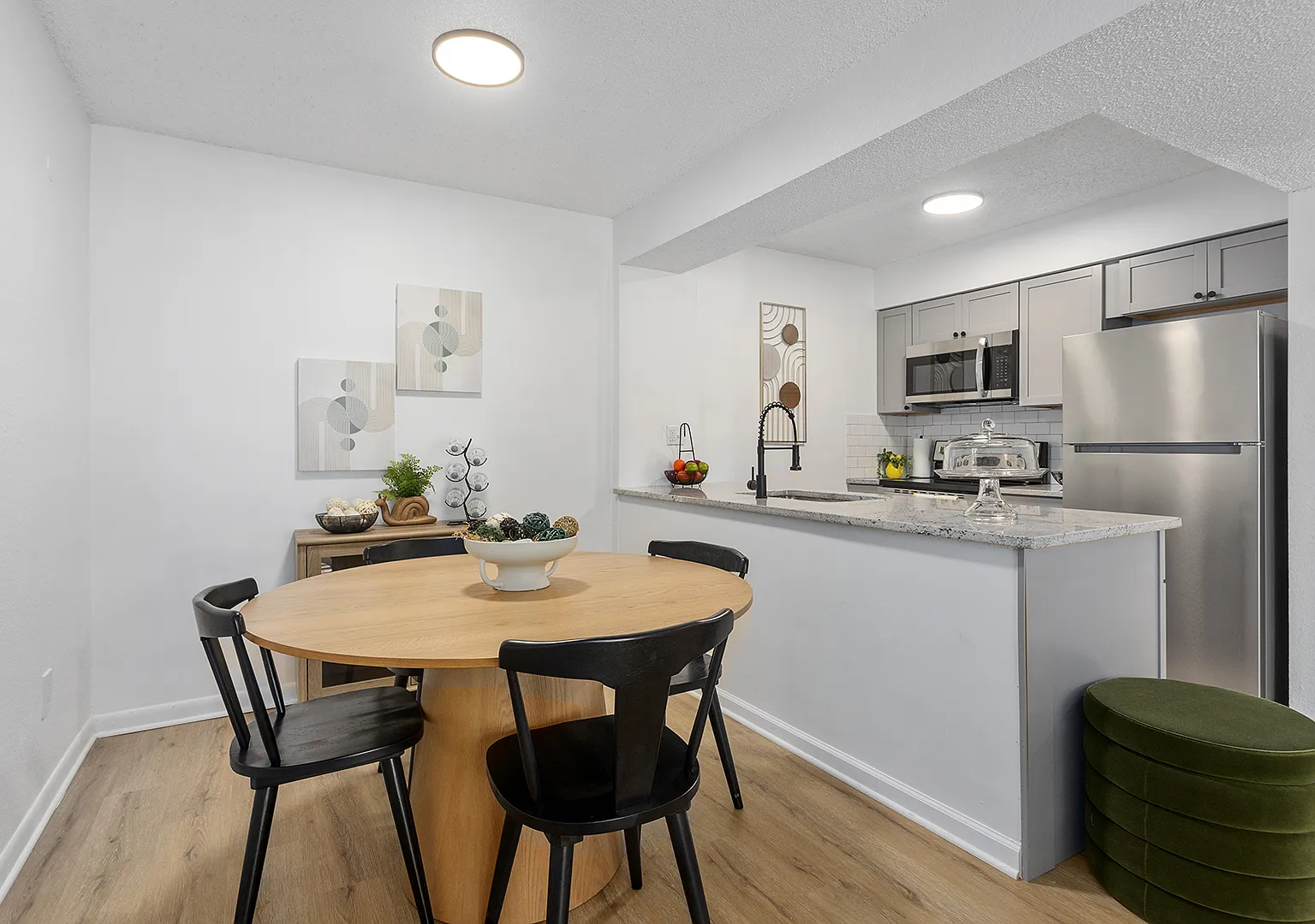 Robin Hill Apartments — Photo 4