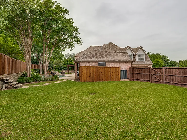 804 Waterbury Ct — Photo 42