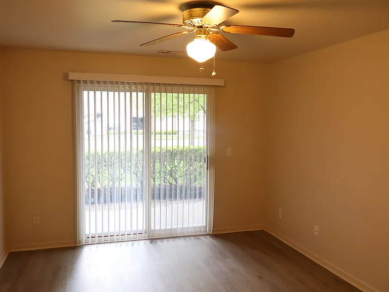 4580 Berkshire Dr — Photo 24