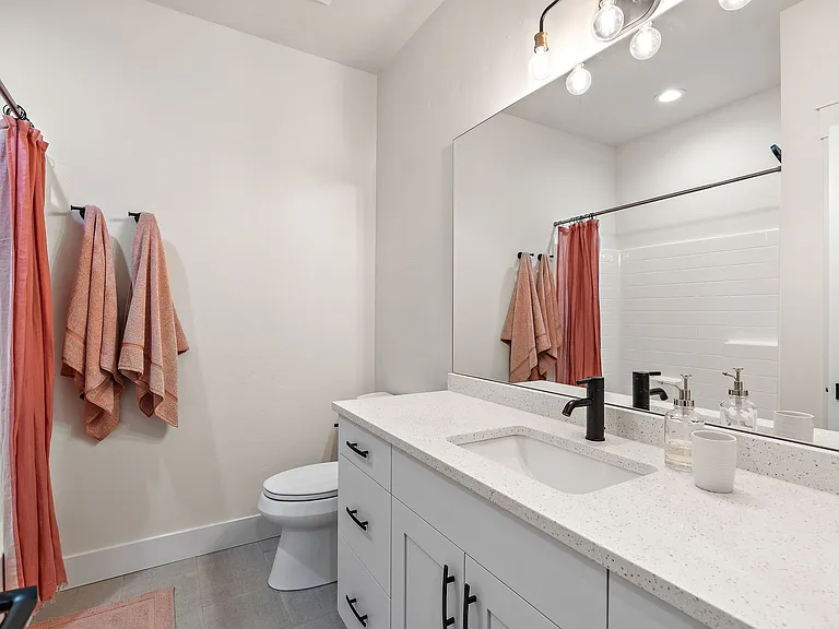 2460 W Iron Coop St #1 — Photo 32