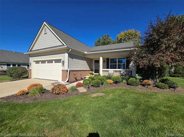 1092 Paddock Dr #80, South Lyon, MI 48178