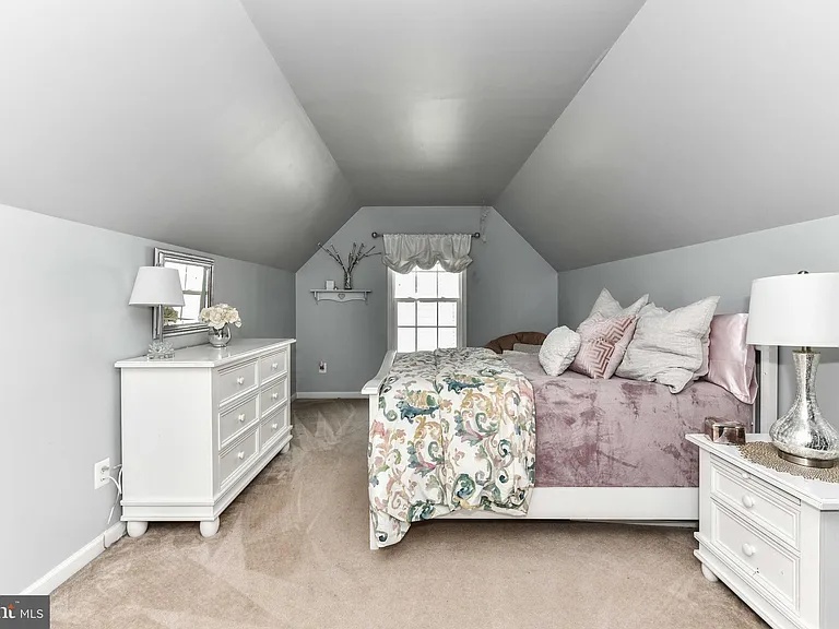 14104 Flicker Ct — Photo 32