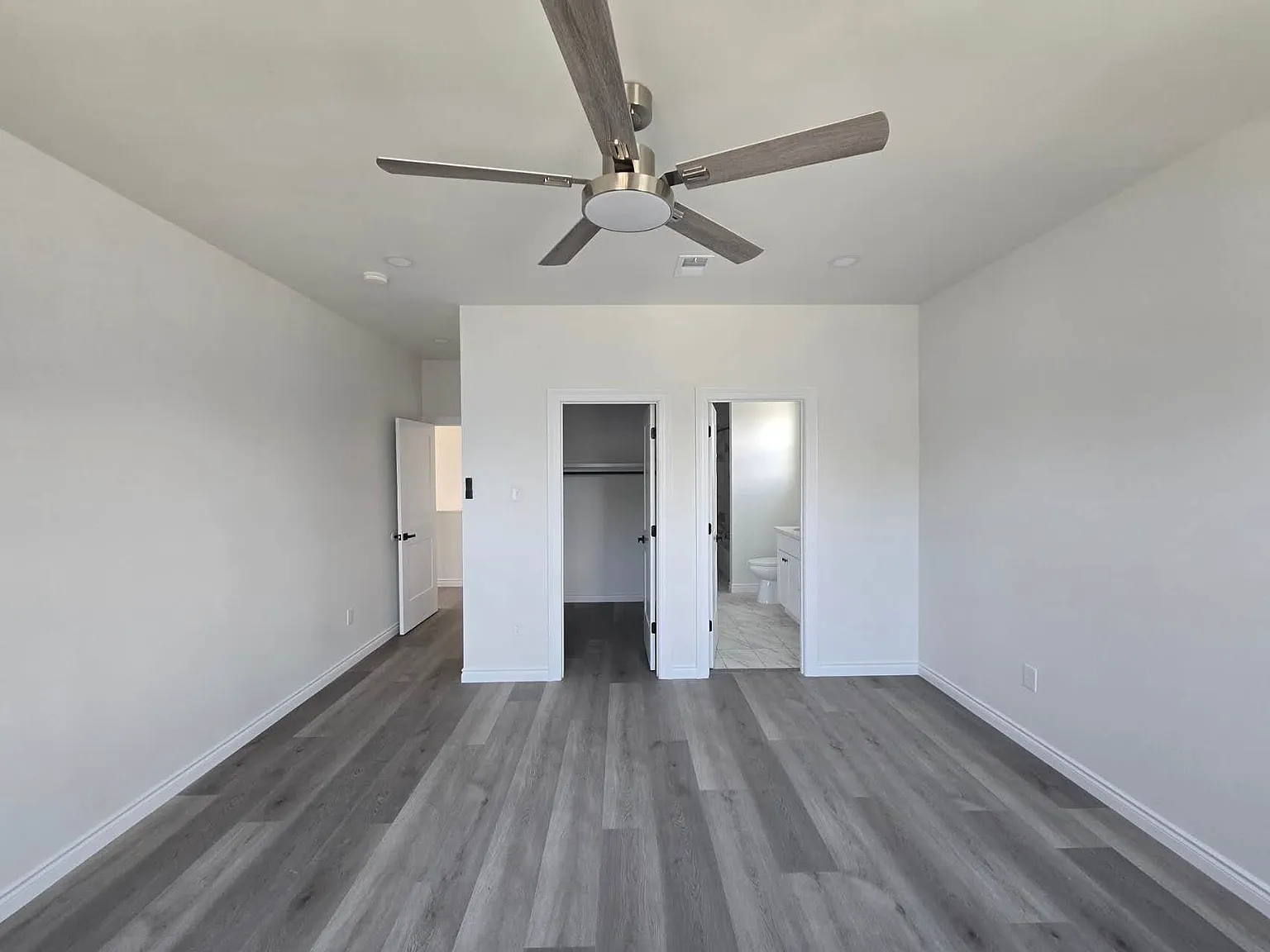 1201 Touro St — Photo 4