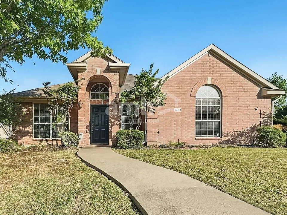1220 Ridgeway Dr