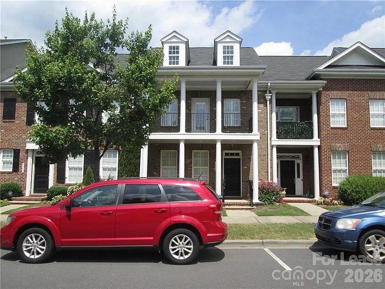 9916 Evergreen Terrace Dr — Photo 1