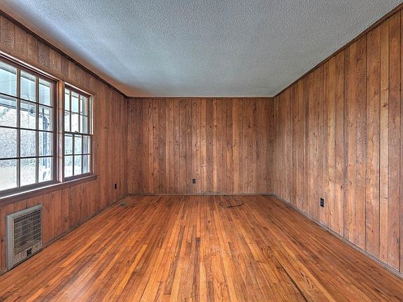 4th image of 904 Vance Dr