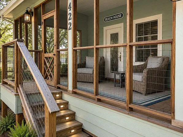 422 S Kossuth St, Rockport, TX 78382