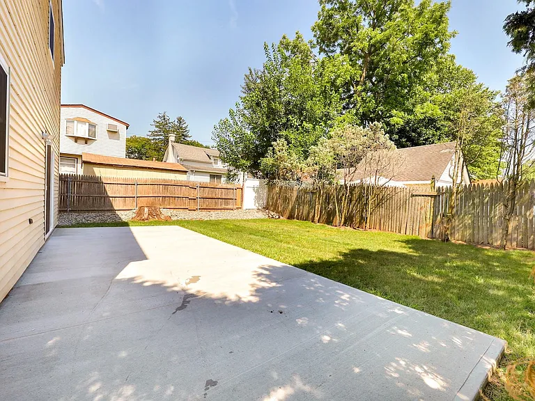 192 Maywood Ave — Photo 35