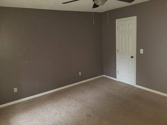 2nd image of 816 N Taylor Ct