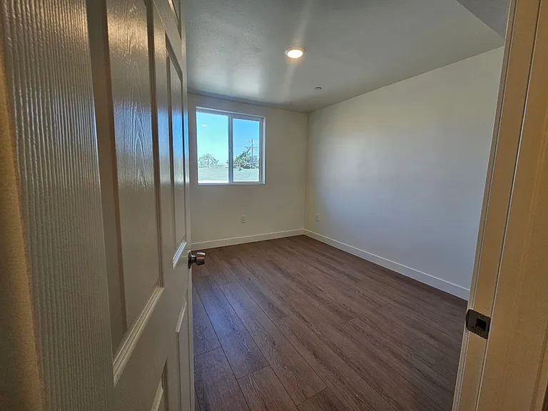 33(835E) — Photo 37