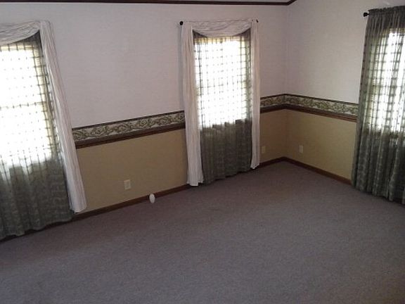 5th image of 834 S Walnut St