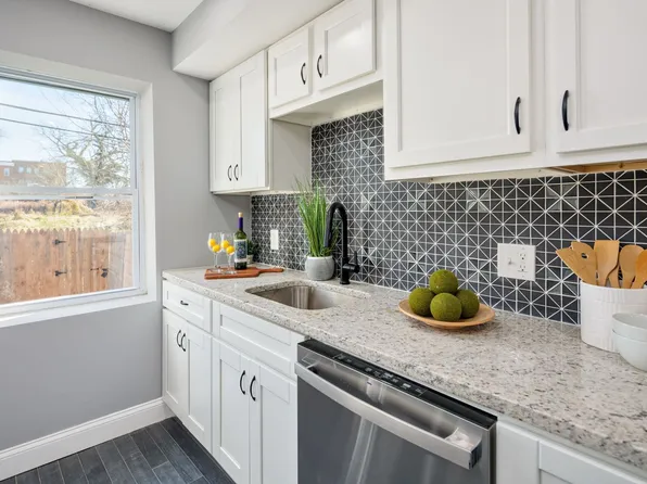 3812 W Bay Ave, Baltimore, MD 21225