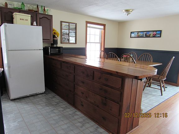 3rd image of 606 Maine St