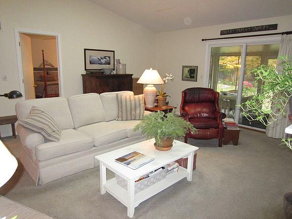 5th image of 865 Greenfield Dr