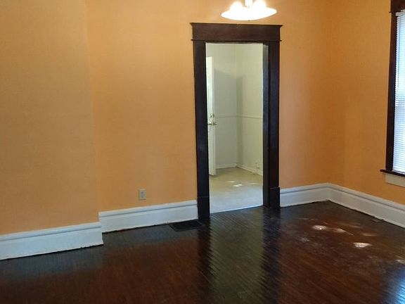 5th image of 2556 Indianola Ave