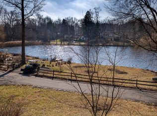 16 Crescent Dr, Ridgefield, CT 06877