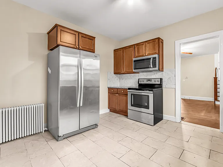 1035 Dixwell Ave — Photo 2
