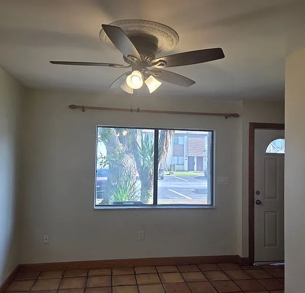 3915 Mount Sterling Ave — Photo 9