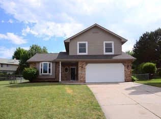 1207 Colonial Cir, Papillion, NE 68046
