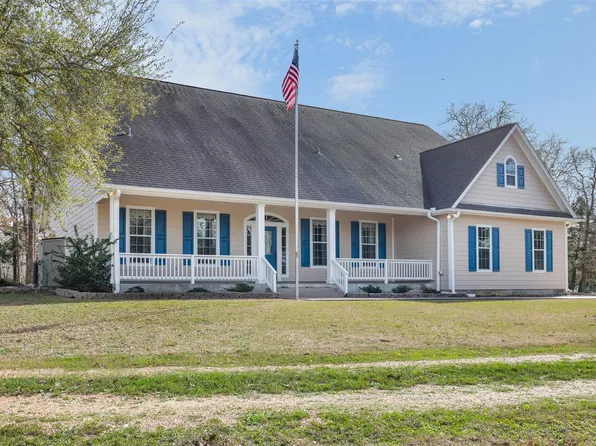 5535 Mach Rd, La Grange, TX 78945