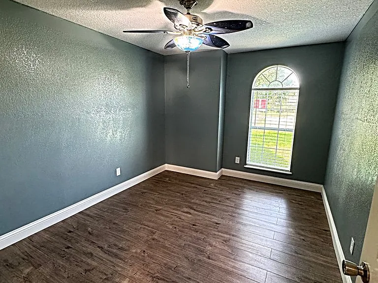 2312 Lisa Ln — Photo 8