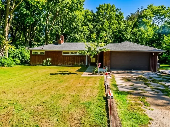 1516 Hunter St, Sterling, IL 61081
