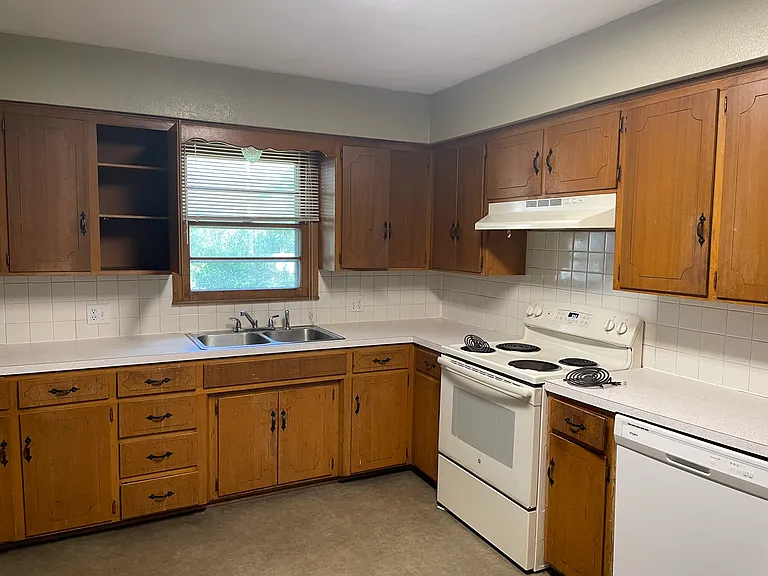 832 S Luster Ave — Photo 11