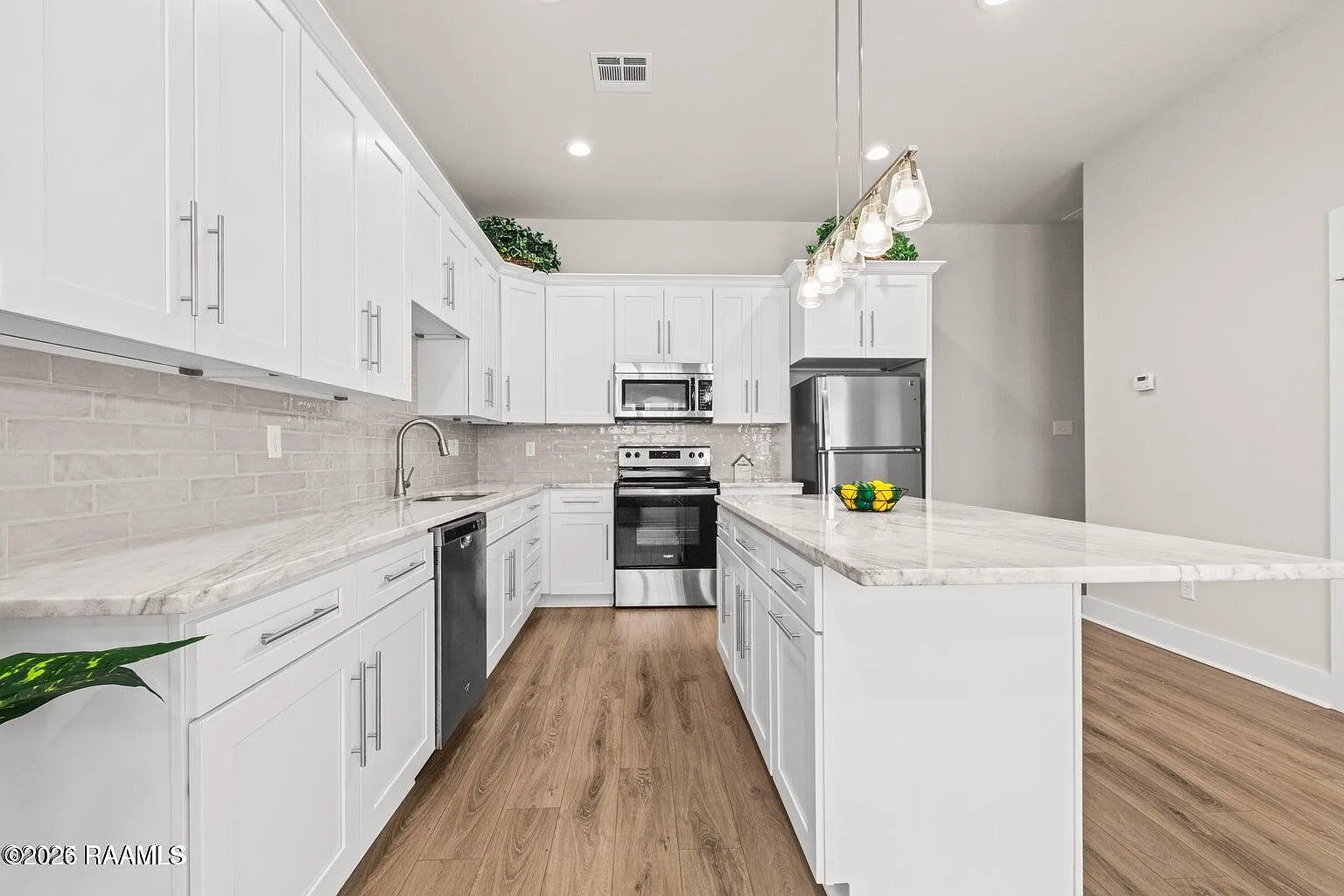 2 bed, 2.5 bath, 1308 sqft, $2,000 — Photo 4