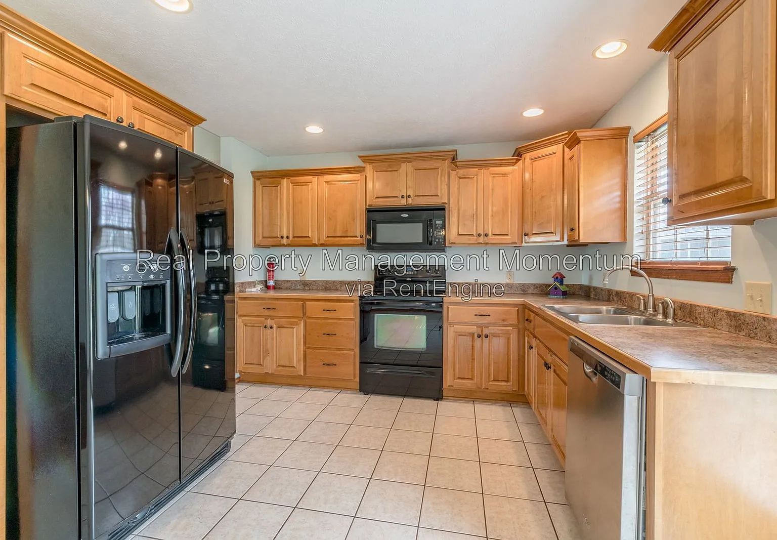 3 bed, 2.0 bath, 1758 sqft, $1,875 — Photo 3