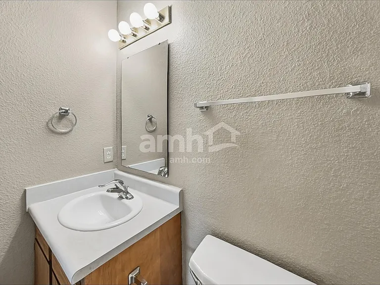 10240 Draycott Ave — Photo 13