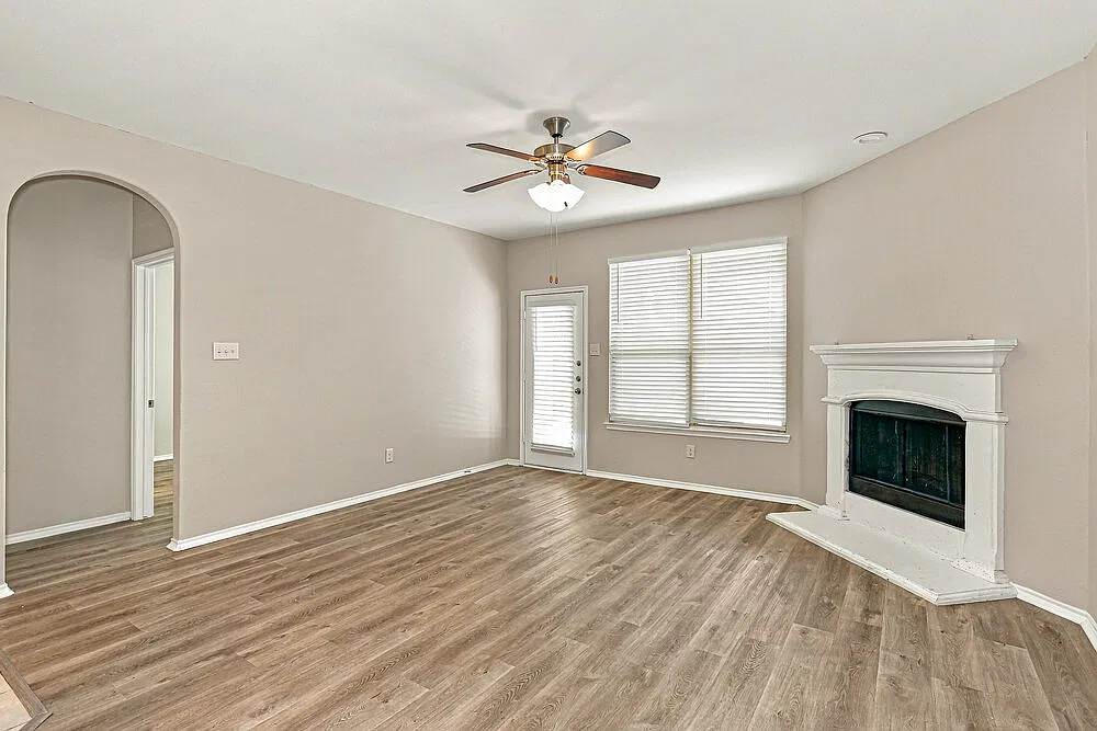3 bed, 2.5 bath, 2206 sqft, $2,670 — Photo 4