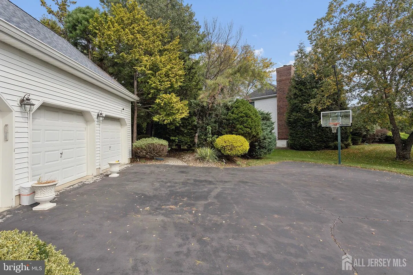 4 bed, 3.5 bath, 3943 sqft, $7,000 — Photo 4