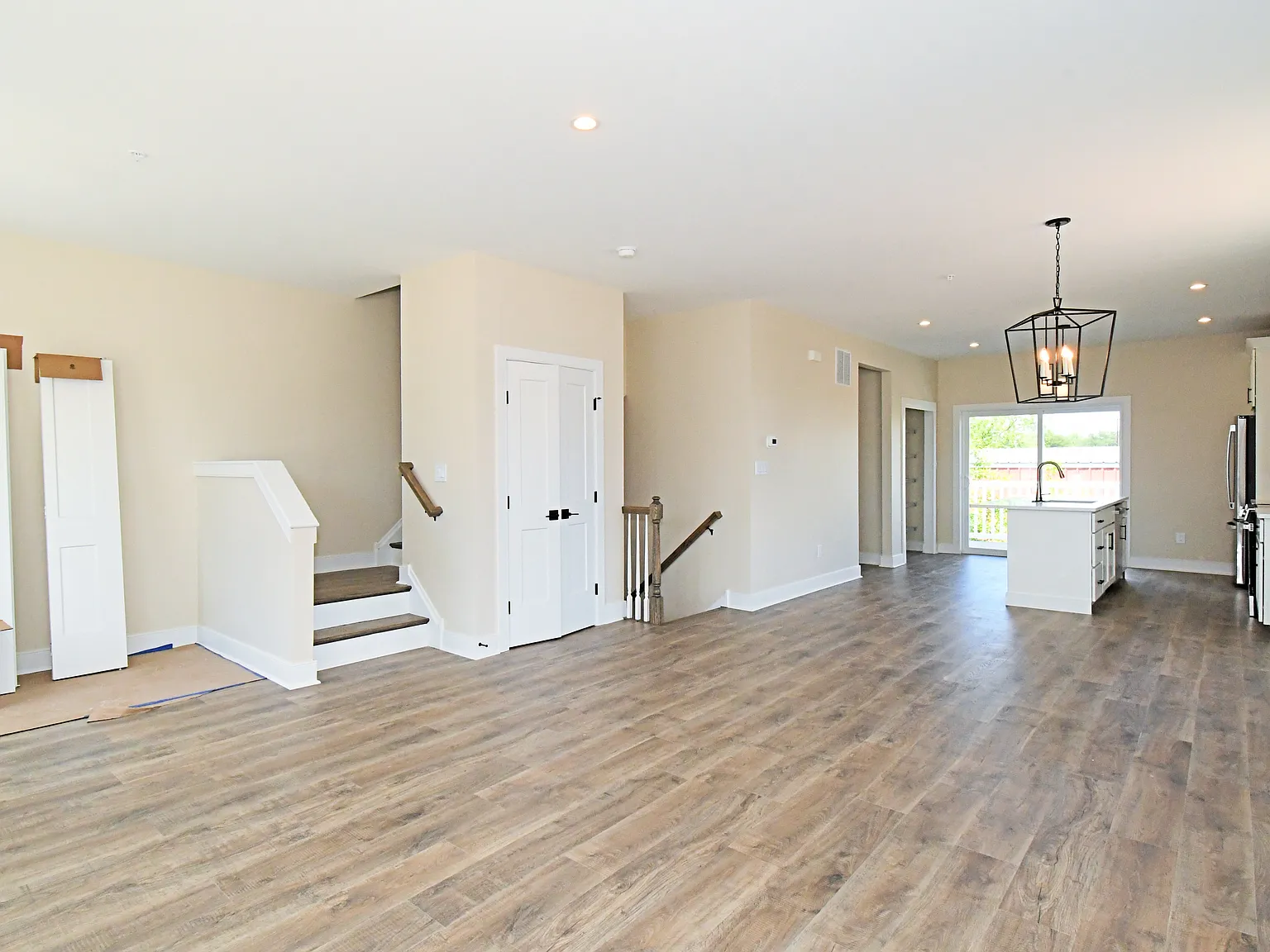 4 bed, 2033 sqft, $3,295 — Photo 4