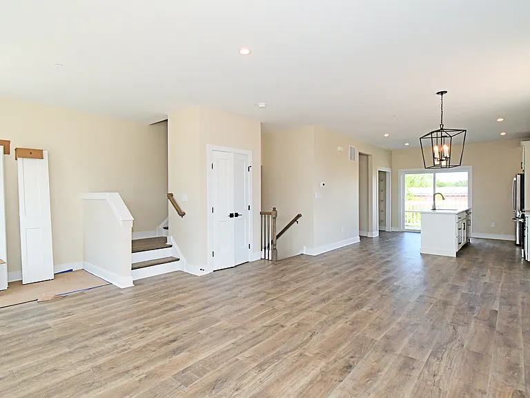 101 Hatfield Vlg — Photo 12