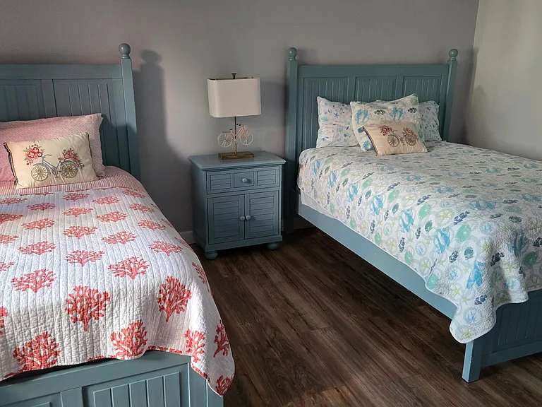 Second bedroom: Queen bed and twin bed.
