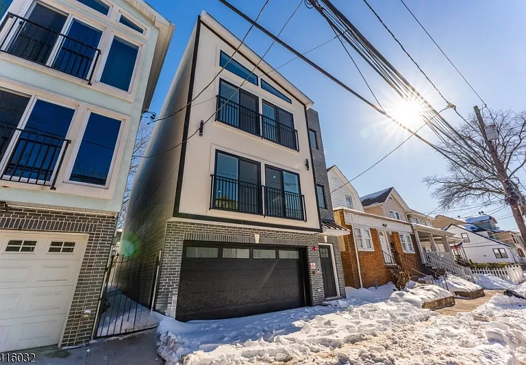 106 Columbia Ave — Photo 12