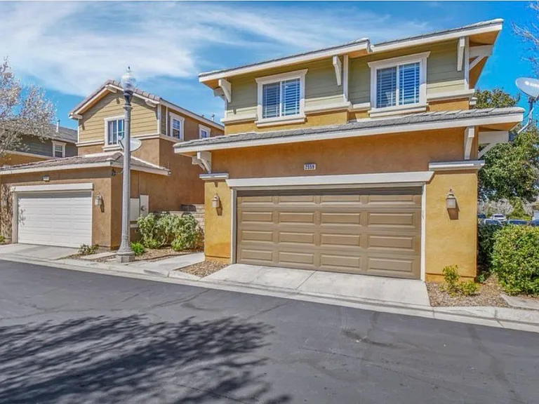 2559 Sparkling Water Ct — Photo 3