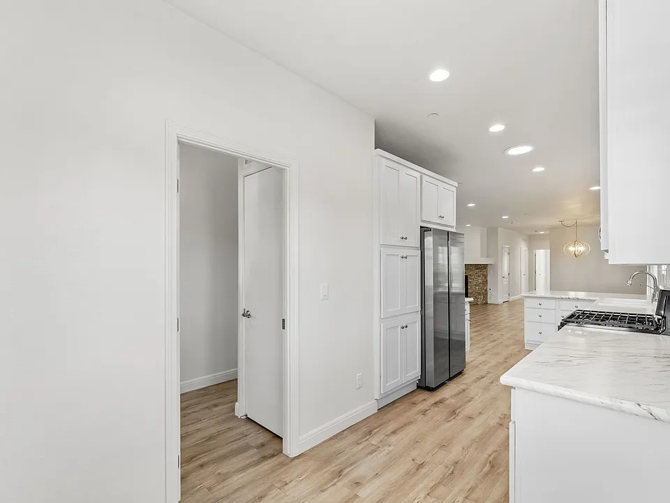 1475 Pine Heights Way