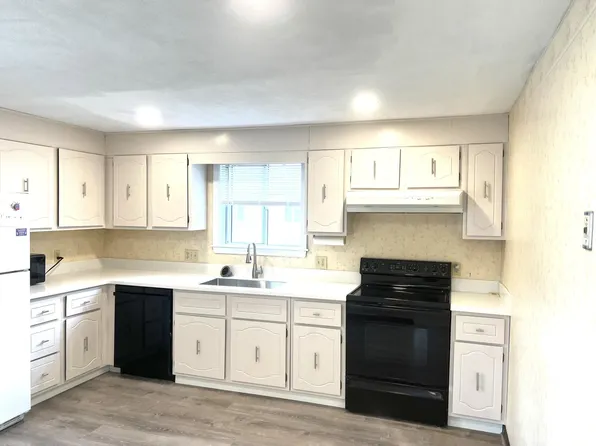 45 Merrimac St APT 24, Woburn, MA 01801