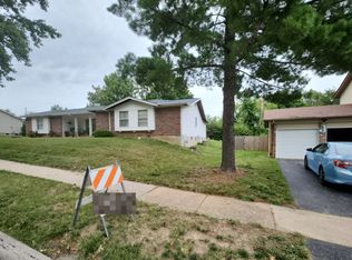 2208 Seven Pines Dr, Saint Louis, MO 63146
