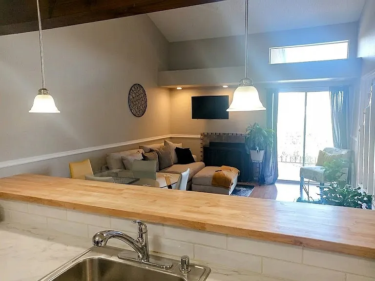 2575 S Syracuse Way — Photo 4