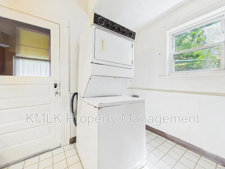 183 N Union St — Photo 15