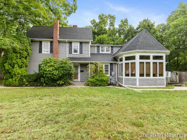 706 S Baldwin St, Greenville, MI 48838